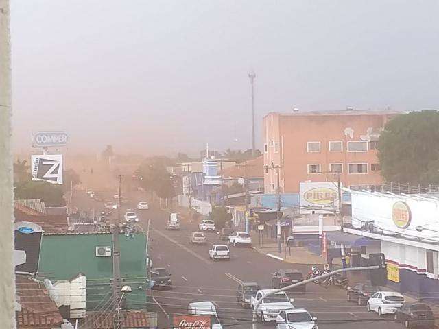 Ventos de at&eacute; 83 km/h atingem Campo Grande, levantam poeira e assustam