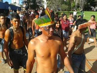 Após a passeata, os indígenas se dirigiram a sede da PF para pedir a reabertura da investigação (Foto: Marcos Ermínio)