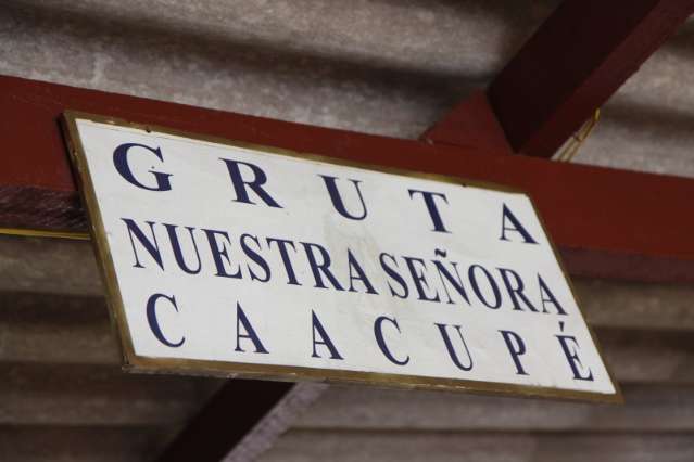Na Vila Sobrinho, casa tem gruta aberta aos devotos de santa paraguaia