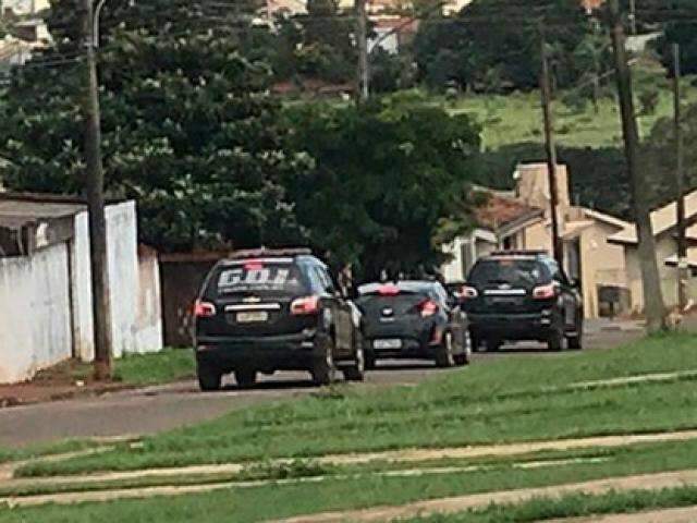 Um morre e outro fica ferido em troca de tiros com a pol&iacute;cia na fronteira