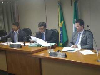 Deputados reunidos em sessão da CCJ nesta terça-feira (12) (Foto: Leonardo Rocha)