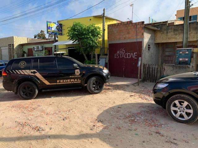 A&ccedil;&atilde;o da PF procura traficantes de armas e drogas em 2 cidades de MS