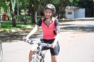 Aline: o que a motiva a pedalar é crer que tem muita coisa boa para se fazer por aqui. (Foto: Marcelo Calazans)