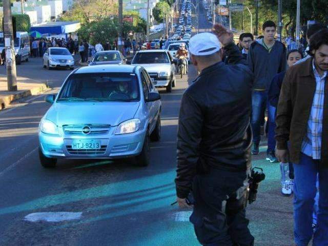 Ap&oacute;s erro, candidatos procuram pol&iacute;cia para garantir validade de prova 