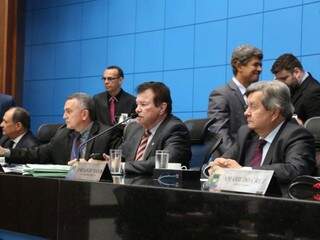 O deputado Maurício Picarelli (PSDB), que estava presidindo os trabalhos, foi quem levantou a sessão (Foto: Victor Chileno/ALMS)