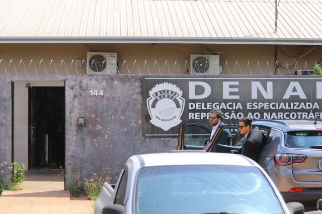 &quot;Centro&quot; de opera&ccedil;&atilde;o, Denar tem entra e sai de advogados nesta sexta-feira