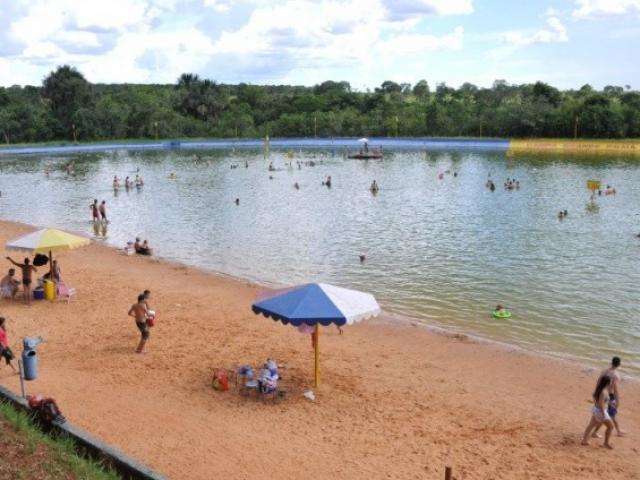 Corpo de Bombeiros faz busca por pintor em lago de clube na Capital 
