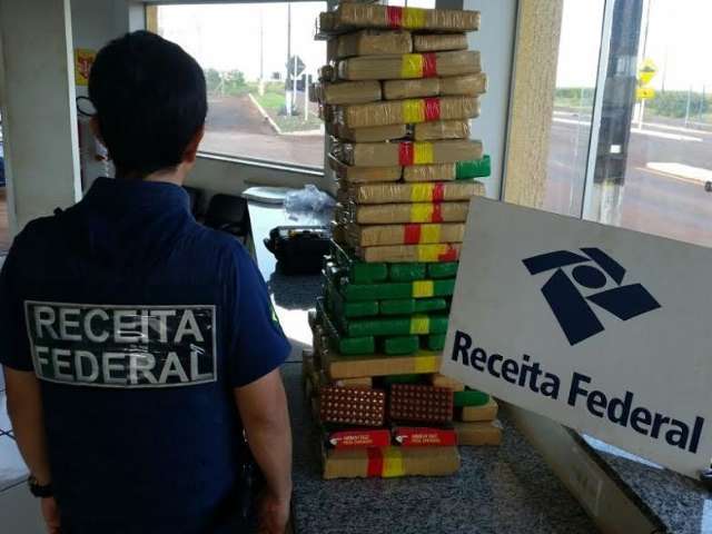 Opera&ccedil;&atilde;o da Receita apreende 86kg de maconha e R$ 60 mil em mercadorias
