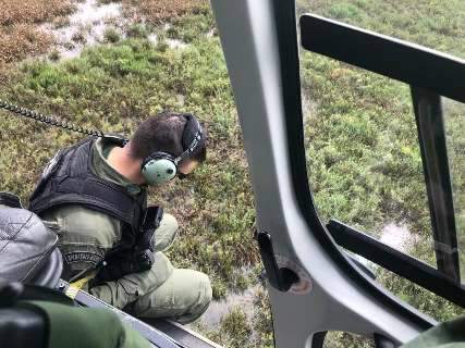 Buscas por desaparecido mobilizam bombeiros e helic&oacute;ptero da PM