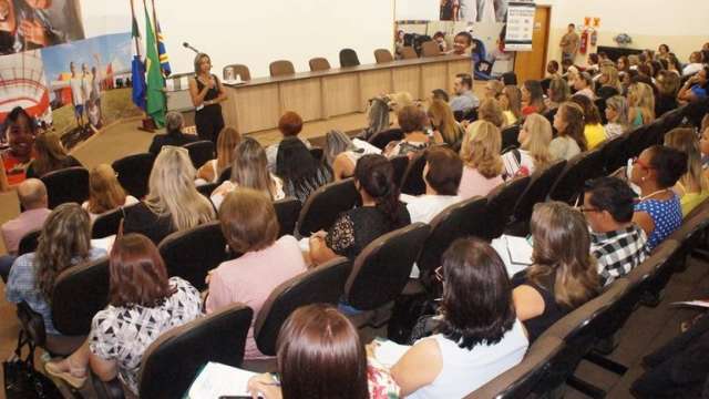 &quot;N&atilde;o &eacute; moda&quot;: casos de adolescentes que se cortam crescem e assustam 