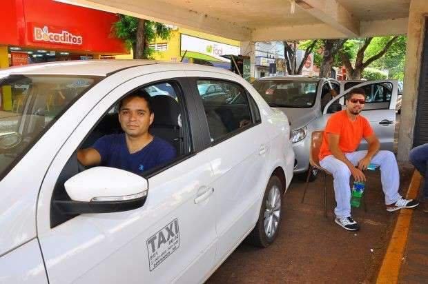 Taxistas querem aprova&ccedil;&atilde;o de lei na C&acirc;mara para impedir chegada do Uber