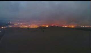 Imagens feitas por um drone mostram a grande proporção do incêndio (Reprodução Vídeo/ André Luiz)