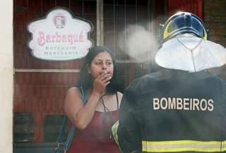 Funcion&aacute;rios acionam Bombeiros em princ&iacute;pio de inc&ecirc;ndio em bar