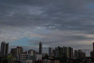 Dia amanheceu nublado, mas previsão é de sol. (Foto: Fernando Antunes)