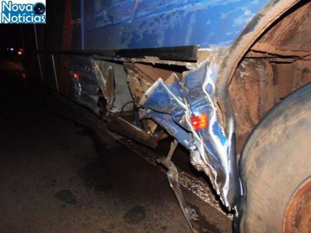 Passageiro se fere em colis&atilde;o entre &ocirc;nibus e carreta na MS-276