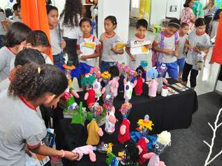  Feira tem de boneco com material reciclado at&eacute; carro &quot;ecol&oacute;gico&quot;