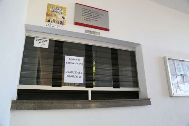 Equipe come&ccedil;a investiga&ccedil;&atilde;o sobre sumi&ccedil;o de d&oacute;lares analisando &lsquo;papelada&rsquo;