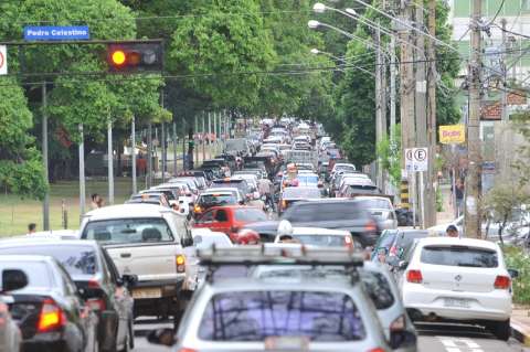 Trânsito lento e caótico no dia de Black Friday e 13º na região central