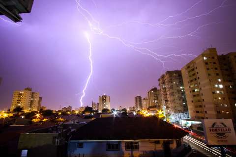 Campo Grande tem "festival no céu" com 359 raios durante tempestade 