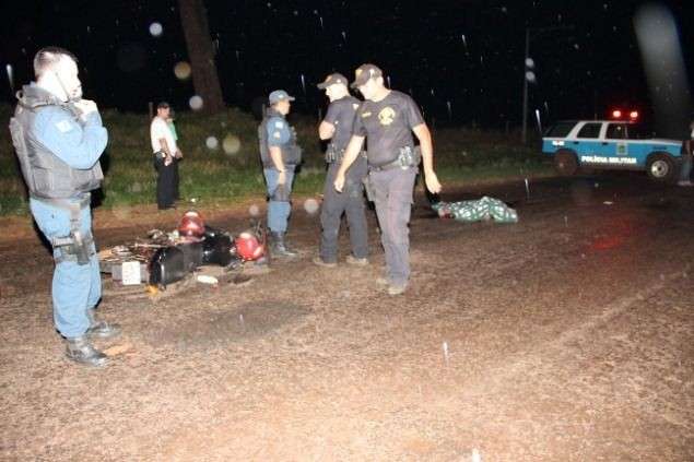 Casal morre em acidente entre caminh&atilde;o e moto na MS-141