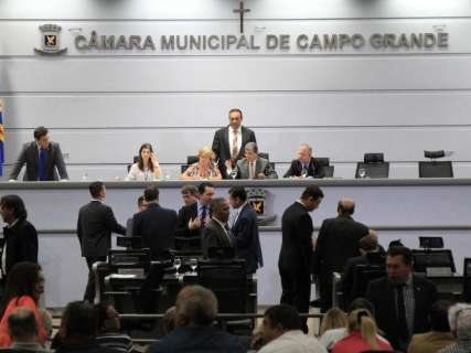 Vereadores já admitem vetar aumento do prefeito e desistir do próprio
