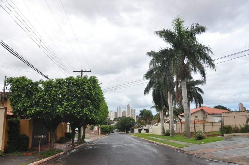 Dia amanhece garoando em Sidrolândia e previsão é para dia nublado com