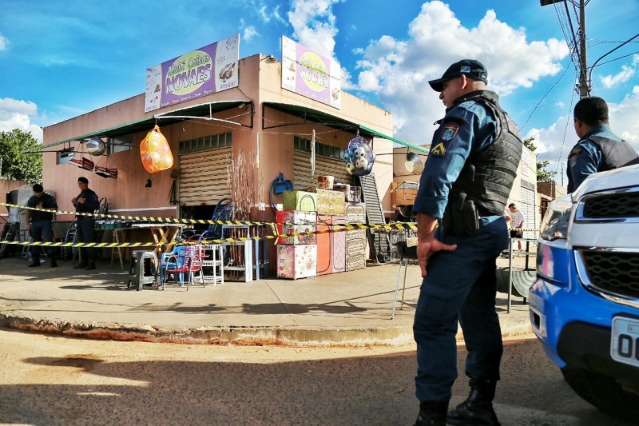 Jovem &eacute; morto com pelo menos 20 tiros de pistola no Jardim Nashiville