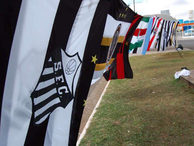 Jogos nacionais d&atilde;o lucro a ambulantes, mas podem esvaziar est&aacute;dios em MS