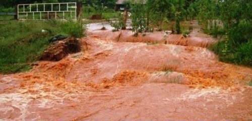  Chuva provocou alagamentos em Nova Andradina no &uacute;ltimo dia do ano