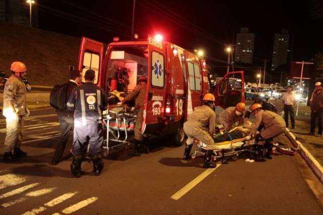 Moto atropelou e matou pedestre de 30 anos em frente ao shopping