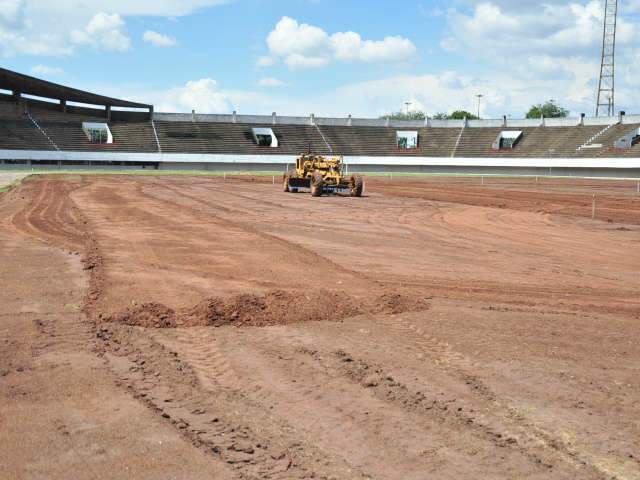  Est&aacute;dio Moren&atilde;o come&ccedil;a a receber novo gramado na segunda-feira