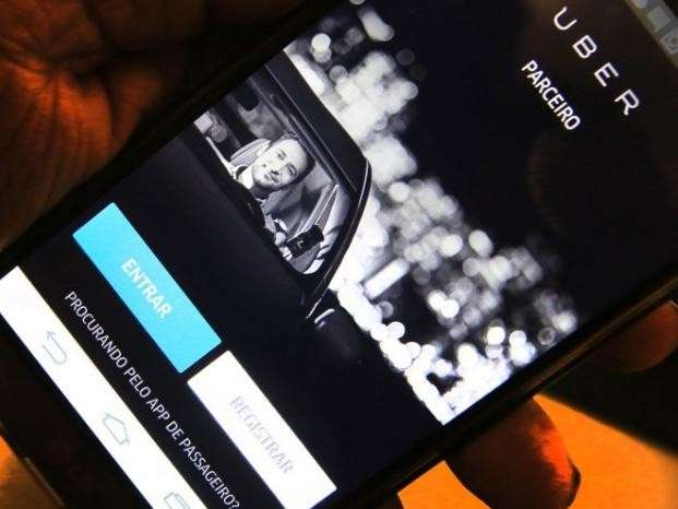 Uber alega postura inadequada e consegue manter motorista expulso