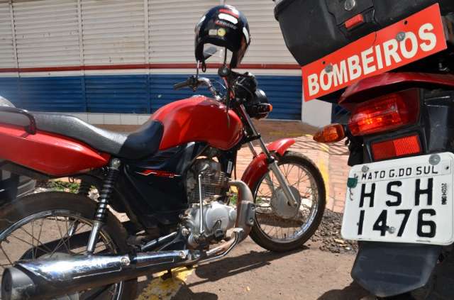 Motociclista fica ferida em acidente no centro de Campo Grande 