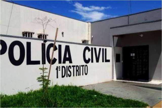 Tr&ecirc;s presos entortam barra de cela e fogem de delegacia de Navira&iacute;