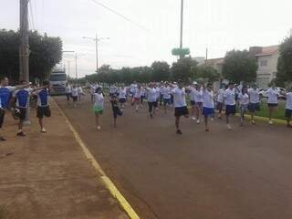 Participante de corrida e caminhada antes da largada em São Gabriel D&#039;Oeste. (Foto: Divulgação)