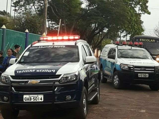 Comunidade protesta contra fim das elei&ccedil;&otilde;es para diretor em escola