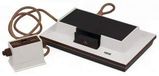 Magnavox Odyssey, de 1972, o primeiro console fabricado. (Foto: Reprodução/Internet)