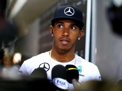 Hamilton vence GP de Cingapura e assume liderança na Fórmula 1