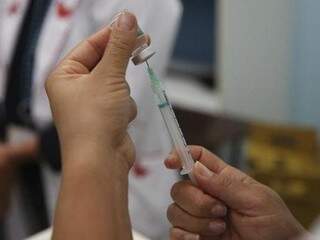 Dose de vacina contra a gripe (Foto: Marcello Casal Jr/Agência Brasil)