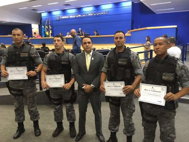 Vereadores voltam a homenagear PMs por morte de acusados em confrontos
