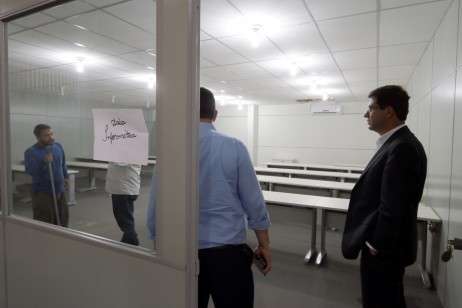 Al&eacute;m de escolas e delegacias, presos reformam pr&eacute;dio para projeto social