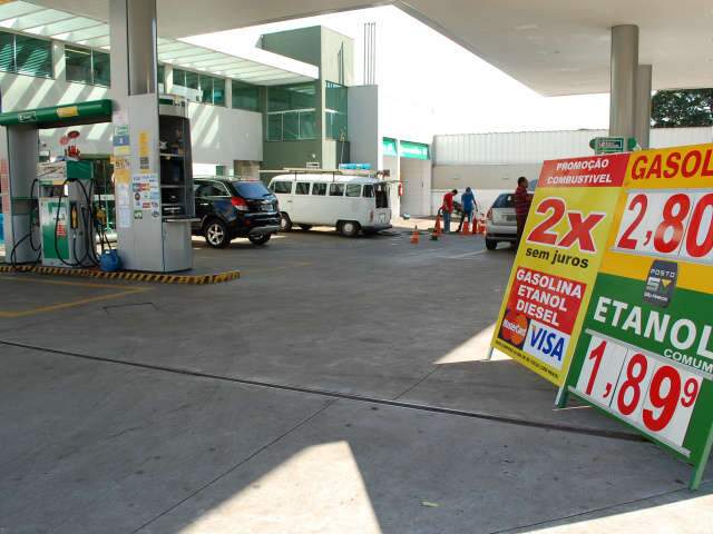  Sem gasolina, postos baixam pre&ccedil;o do etanol para n&atilde;o perder clientes