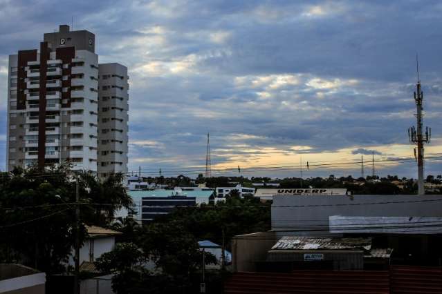 Ter&ccedil;a-feira nublada e com previs&atilde;o de chuvas para o Norte de MS; m&aacute;xima de 34&ordm;C