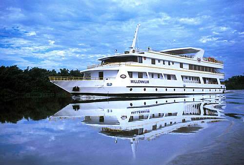  Barcos viram ponto tur&iacute;stico, hotel e fazem at&eacute; baile de Carnaval em Corumb&aacute;