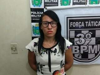 Jovem &eacute; presa transportando droga que quitaria divida do marido com o tr&aacute;fico 