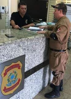 Nilson protocolando denúncia na Polícia Federal. (Foto: Arquivo Pessoal)