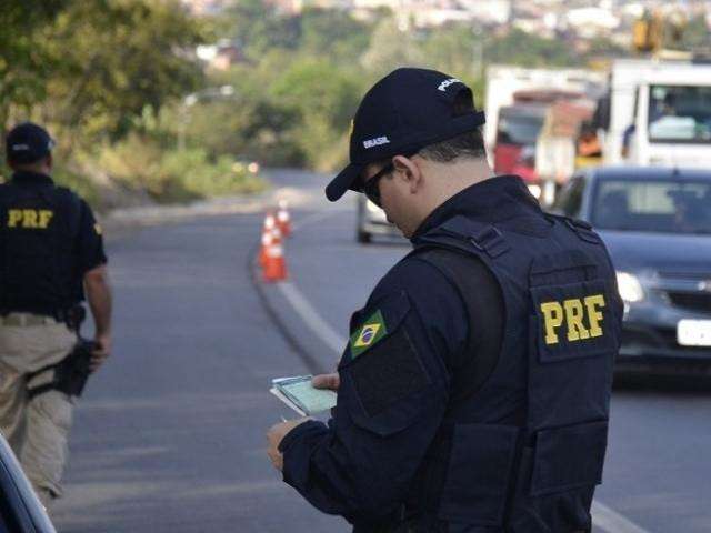 Com 5 acidentes e 1 morte, opera&ccedil;&atilde;o da PRF flagrou 11 b&ecirc;bados ao volante
