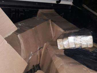 Traficante &eacute; baleado em tiroteio com a pol&iacute;cia; drogas foram apreendidas