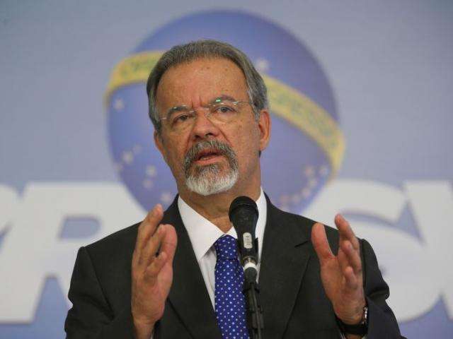 Ministro promete retomada do Sisfron em reuni&atilde;o com governadores