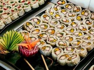 Uma grande variedade de sushis foi servida. (Foto: Renan Kubota)